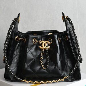 Chanel calfskin leather, black waxed leather, with chain shoulder strap, 26C Min
